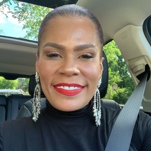 Meet your Posher, Gloria